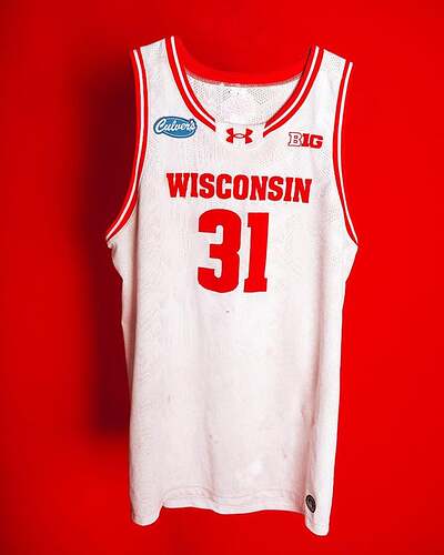 wisconsin-is-slated-to-announce-a-jersey-patch-deal-with-v0-rz9xbnpolfah1